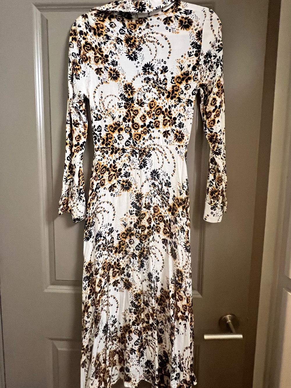 Free People Tough Love Floral Shirt
Long Sleeve Midi Length Wrap
Dress Size 2 - Picture 3 of 6